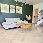 Maison De Proche De La Bergerie 펜션 *
